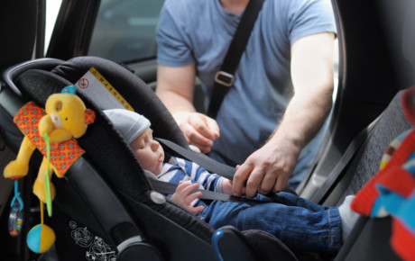En el coche, ¿cuánto tiempo máximo puede permanecer nuestro bebé en la sillita